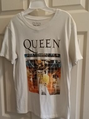 Que White Short Sleeve Graphic Band Tee with Multicolor Photo Grid